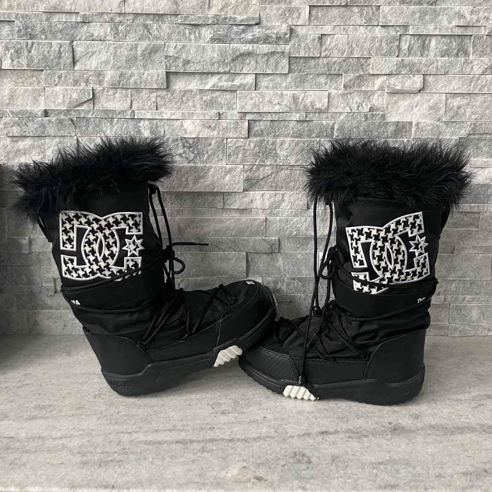 🚫🚫SOLD🚫🚫🚫Y2K DC Fur Boot 🥰